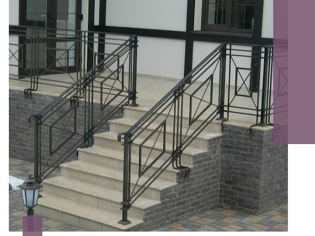 Перила для крыльца в Старой Руссе — монтаж, изготовление и установка