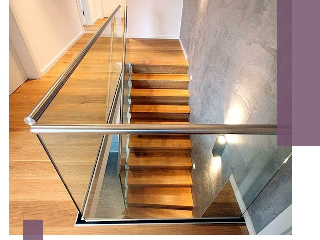 Перила для лестницы в доме — изготовление и монтаж в Старой Руссе