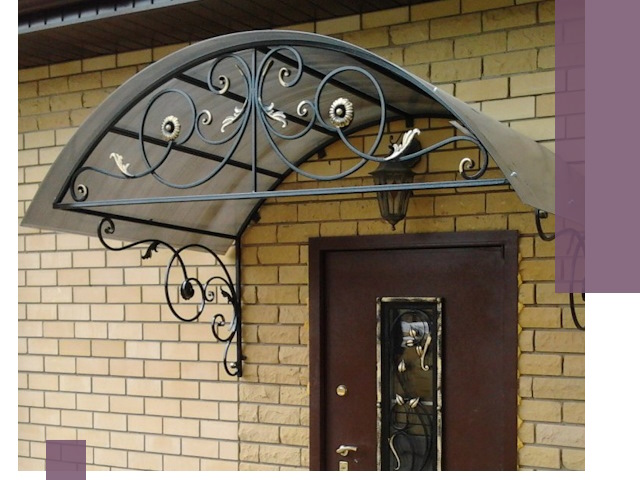 Изготовление козырьков из металла под ключ в Старой Руссе